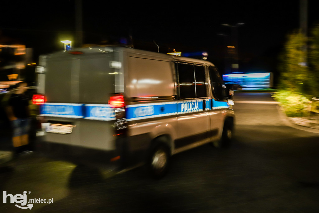 Alarm na ul. Moniuszki. Straż przy markecie