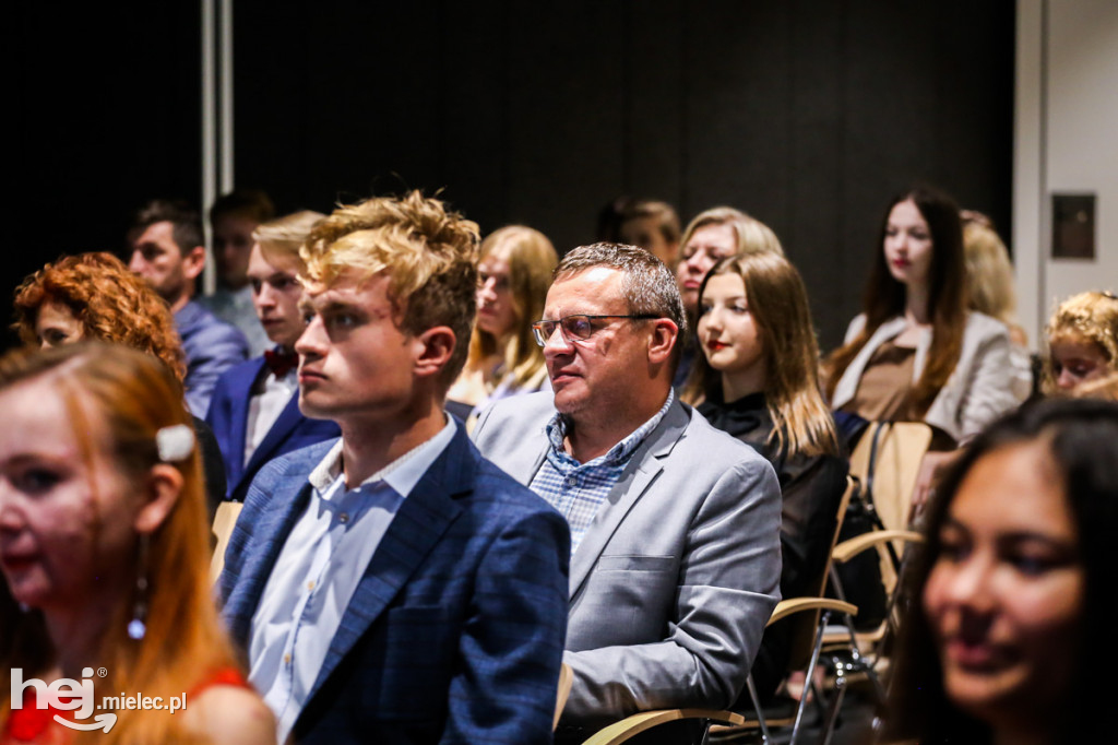 Gala Fundacji Młodych Liderów 2021