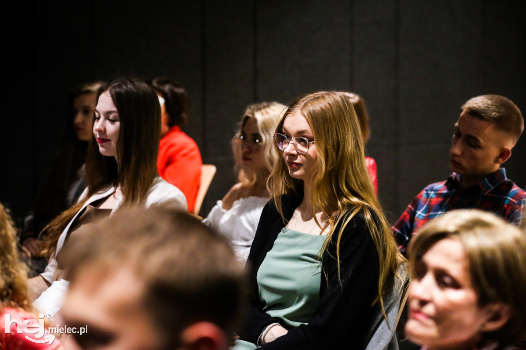 Gala Fundacji Młodych Liderów 2021