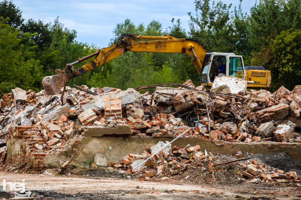 Rozbiórka starej cegielni pod nowe osiedle mieszkaniowe