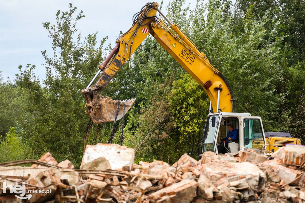 Rozbiórka starej cegielni pod nowe osiedle mieszkaniowe