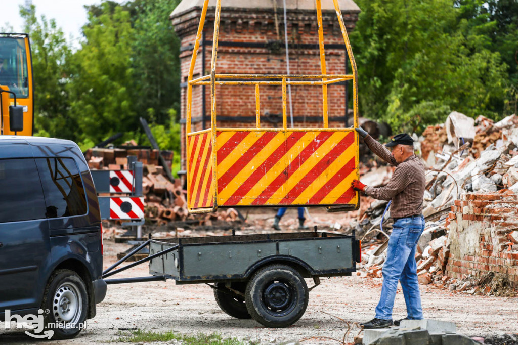Rozbiórka starej cegielni pod nowe osiedle mieszkaniowe