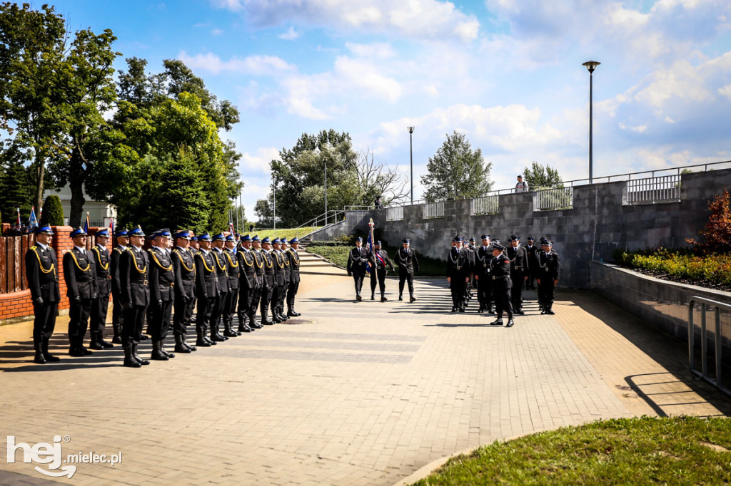 KPPSP z nowym sztandarem na 75-lecie pożarnictwa