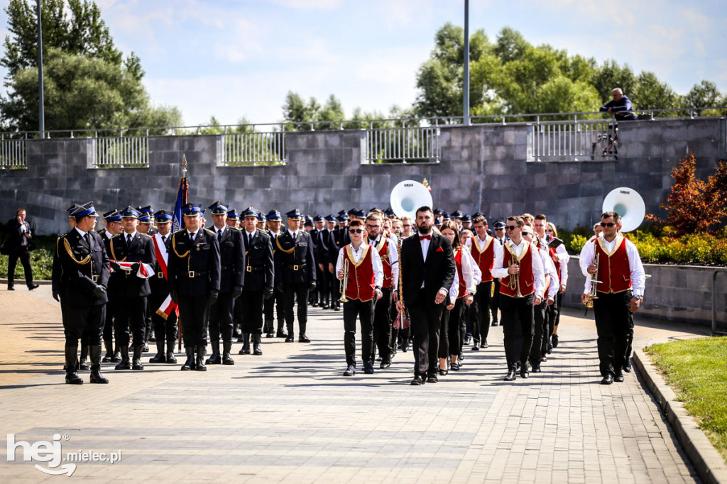 KPPSP z nowym sztandarem na 75-lecie pożarnictwa
