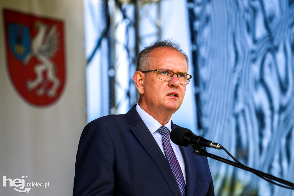 KPPSP z nowym sztandarem na 75-lecie pożarnictwa