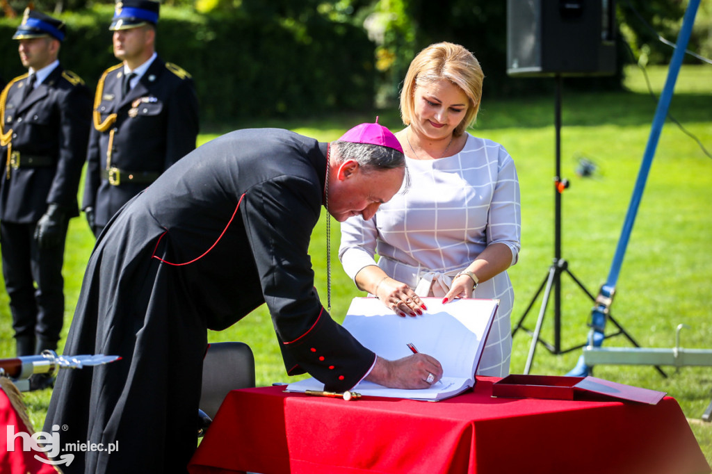 KPPSP z nowym sztandarem na 75-lecie pożarnictwa