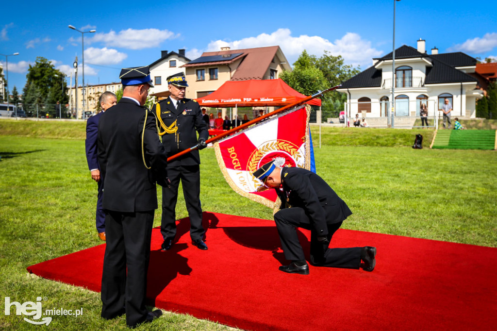 KPPSP z nowym sztandarem na 75-lecie pożarnictwa