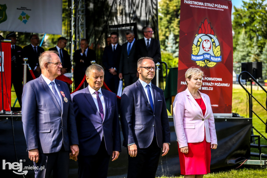 KPPSP z nowym sztandarem na 75-lecie pożarnictwa