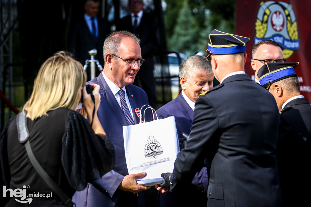 KPPSP z nowym sztandarem na 75-lecie pożarnictwa