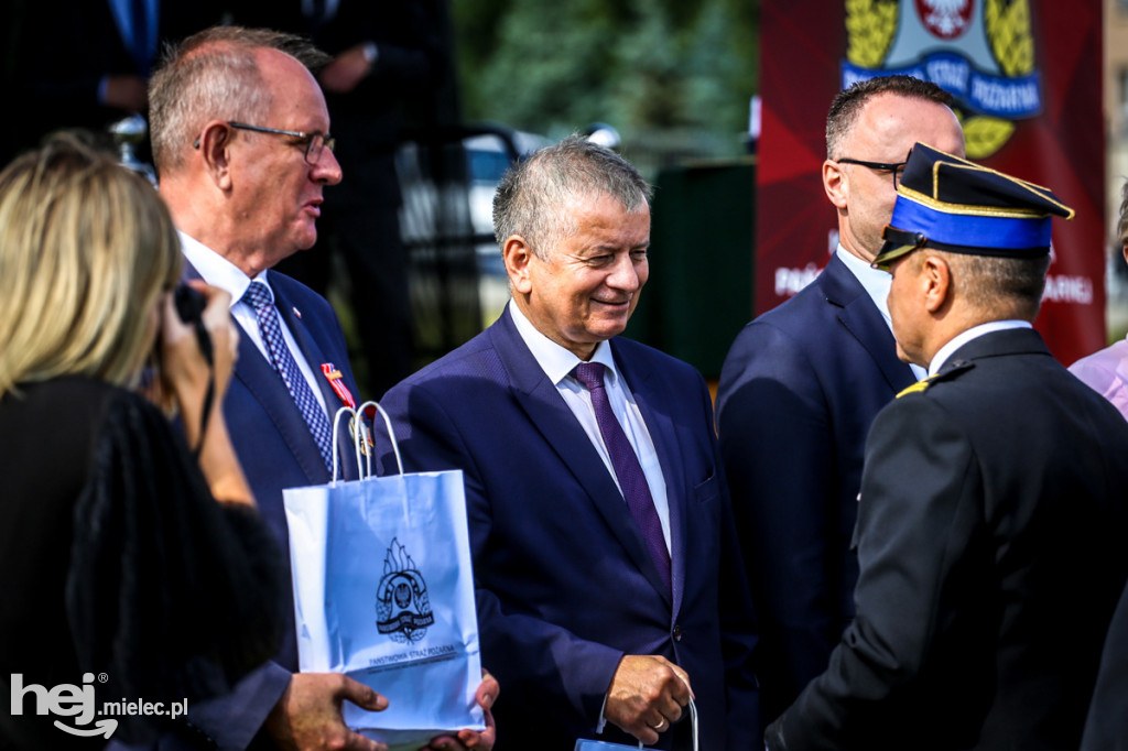 KPPSP z nowym sztandarem na 75-lecie pożarnictwa