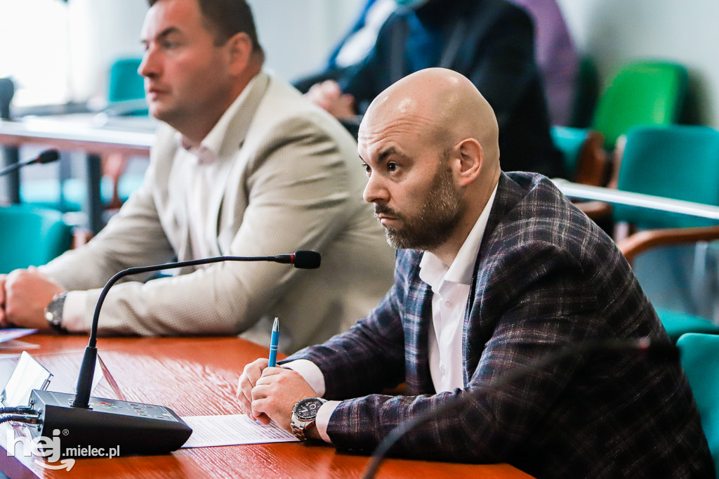 Nadzwyczajna sesja Rady Miejskiej w sprawie FKS Stal Mielec
