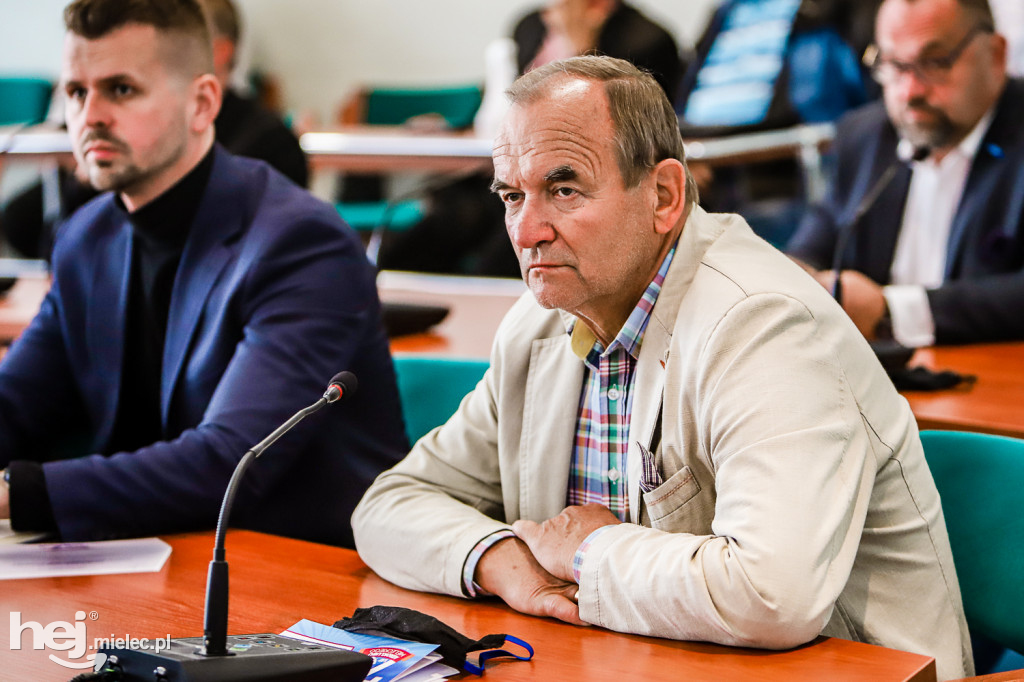 Nadzwyczajna sesja Rady Miejskiej w sprawie FKS Stal Mielec