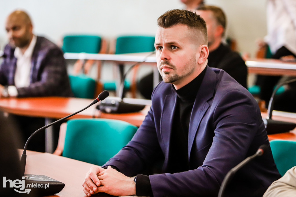 Nadzwyczajna sesja Rady Miejskiej w sprawie FKS Stal Mielec