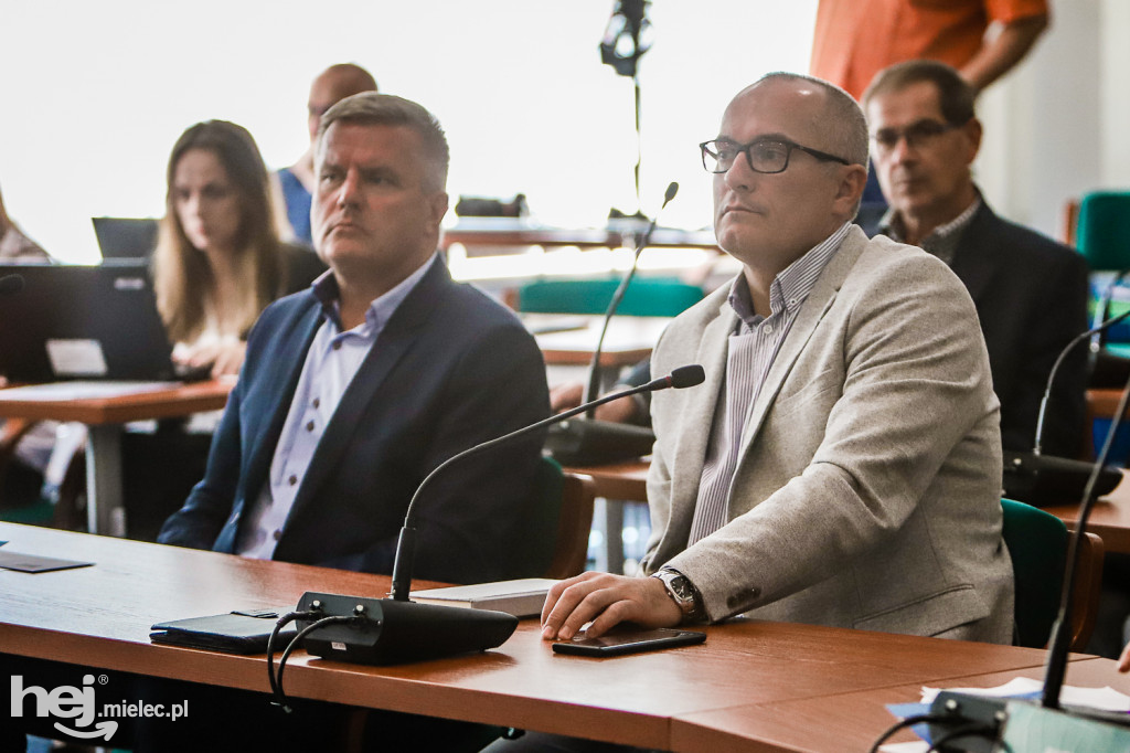 Nadzwyczajna sesja Rady Miejskiej w sprawie FKS Stal Mielec