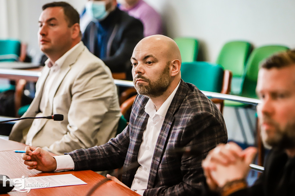 Nadzwyczajna sesja Rady Miejskiej w sprawie FKS Stal Mielec