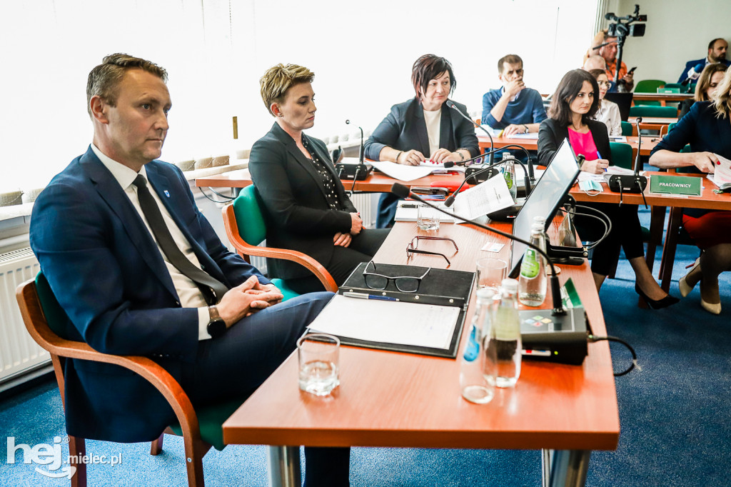 Nadzwyczajna sesja Rady Miejskiej w sprawie FKS Stal Mielec