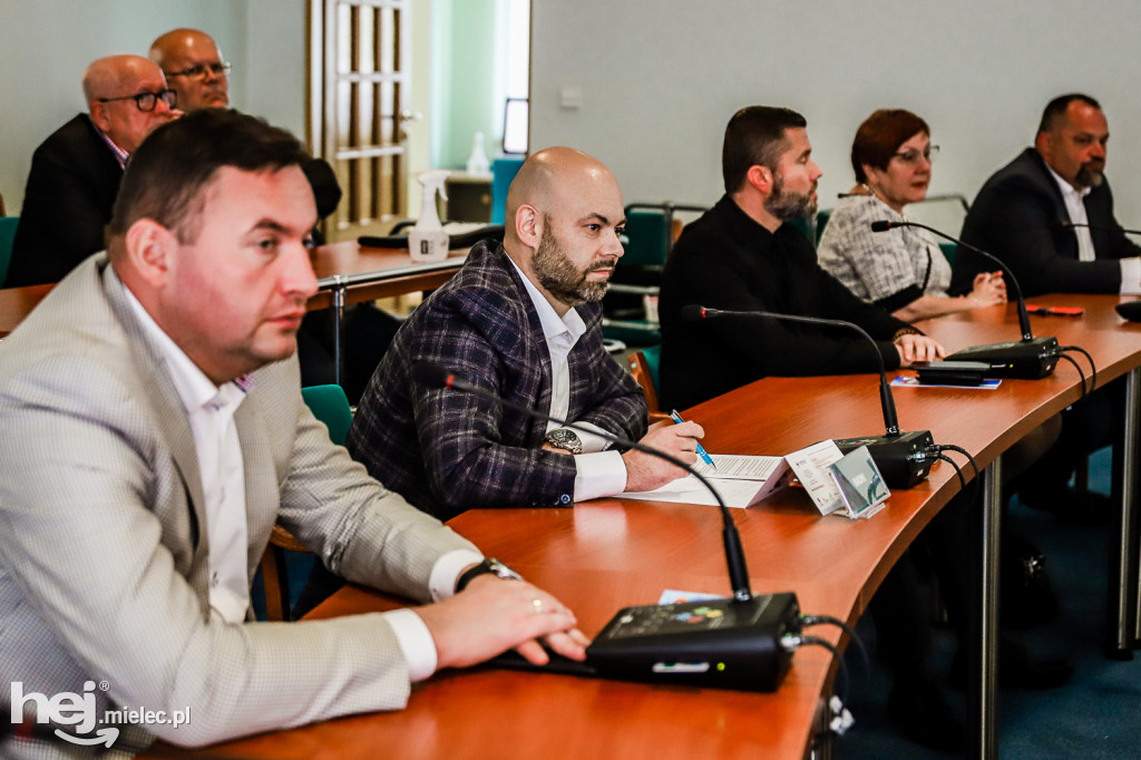 Nadzwyczajna sesja Rady Miejskiej w sprawie FKS Stal Mielec