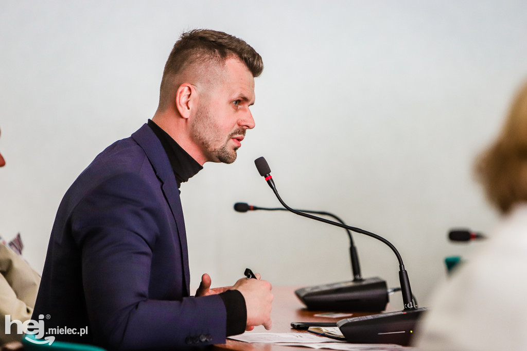 Nadzwyczajna sesja Rady Miejskiej w sprawie FKS Stal Mielec