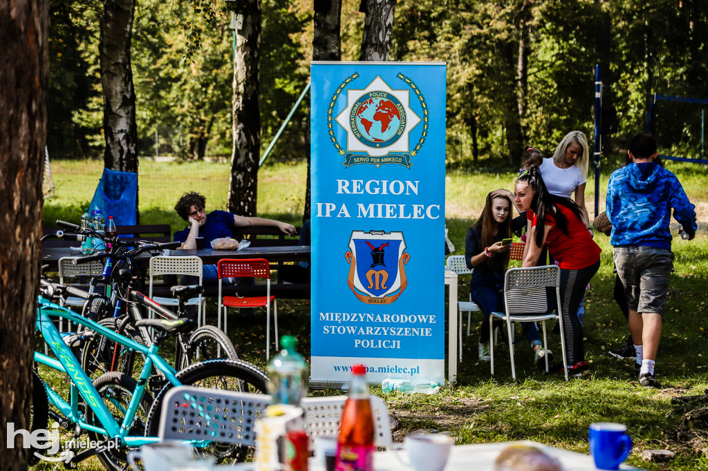 Policjanci z Mielca przekazali rowery dla Domu Dziecka