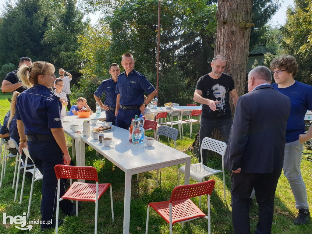 Policjanci z Mielca przekazali rowery dla Domu Dziecka