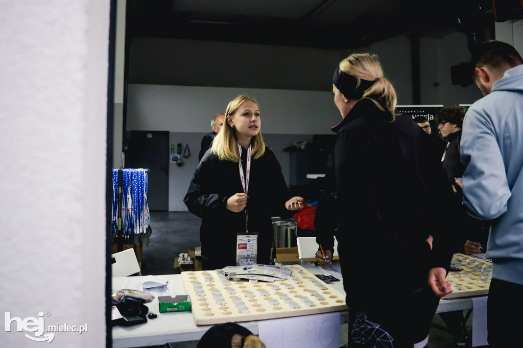 5. Bieg po pasie startowym mieleckiego lotniska