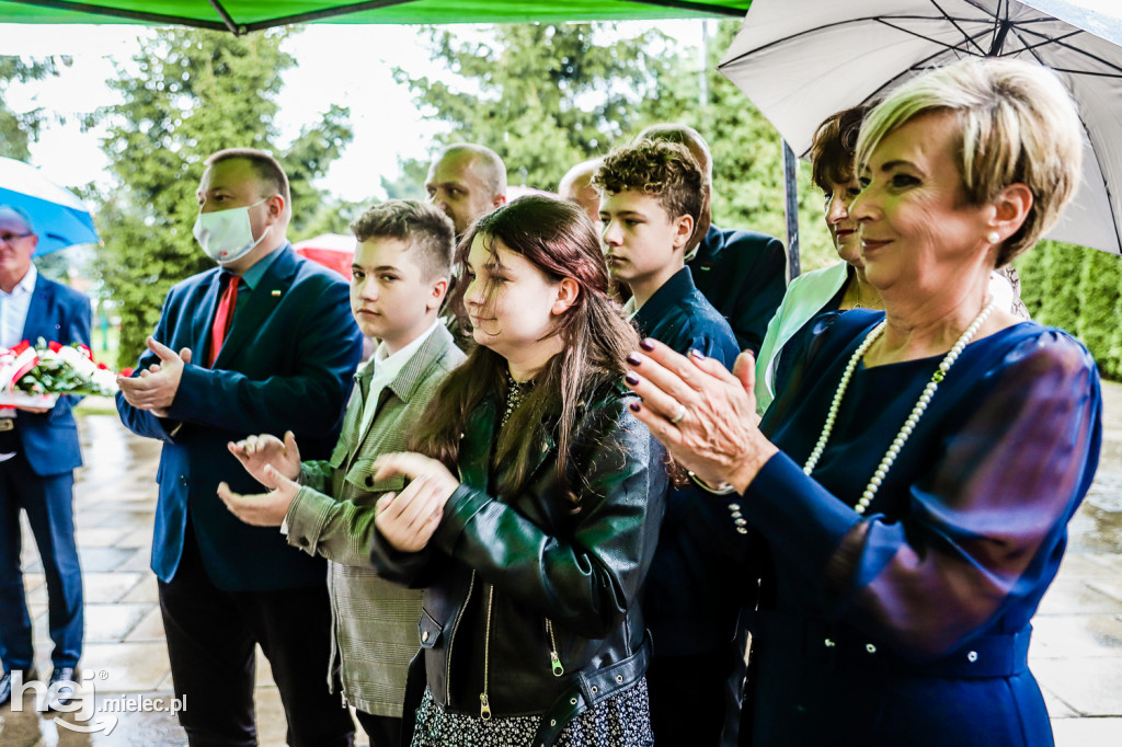 Mural kardynała Stefana Wyszyńskiego w Tuszymie