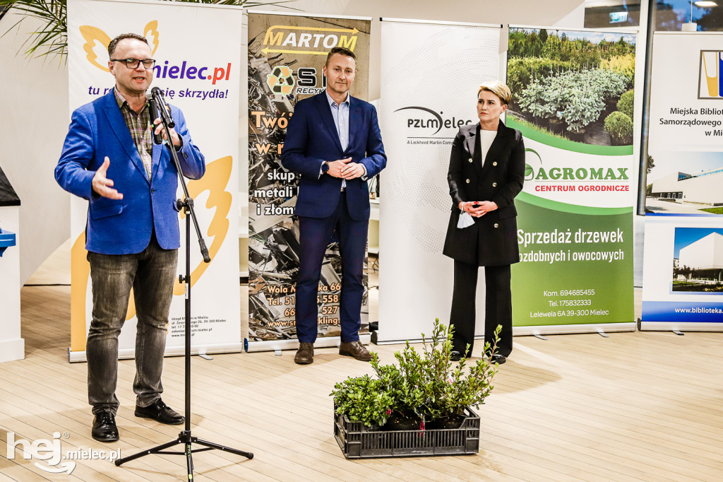 Sprzątali Mielec, otrzymali drzewka