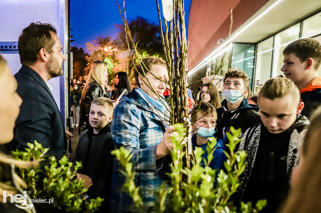 Sprzątali Mielec, otrzymali drzewka