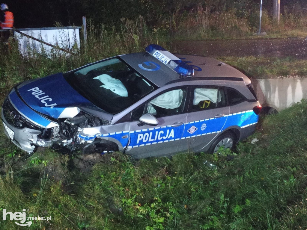 Wypadek z udziałem radiowozu w Starych Żukowicach