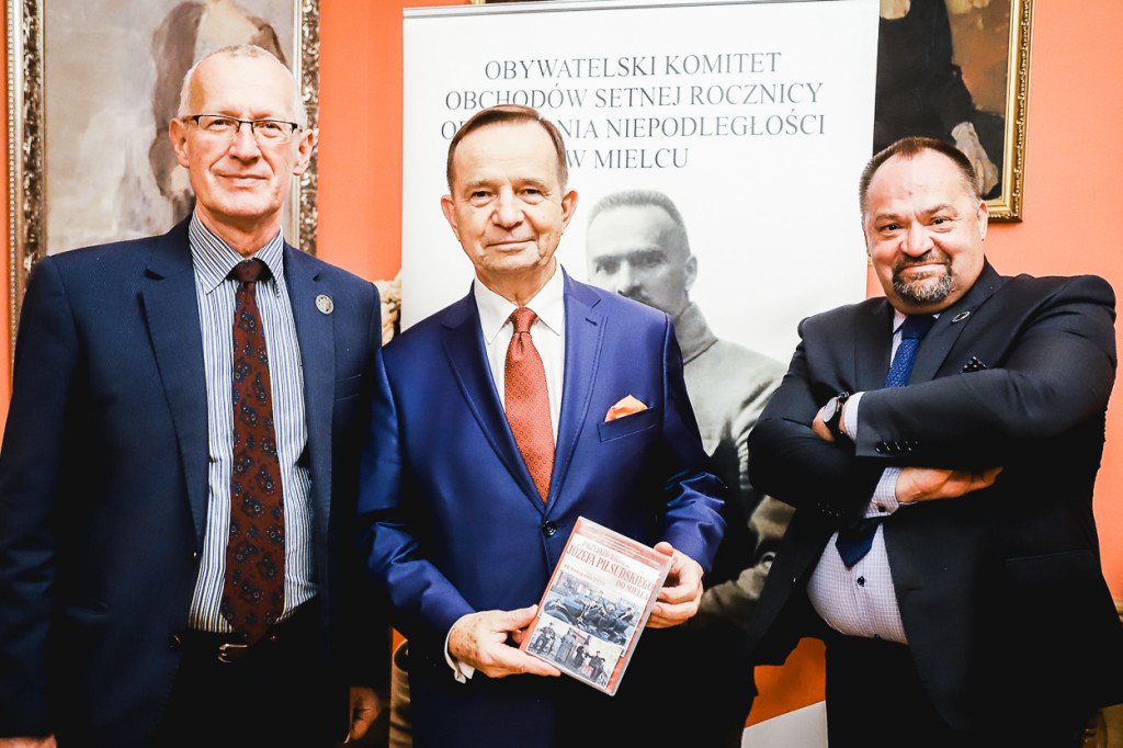 Komitet Stulecia z podsumowaniami i podziękowaniami