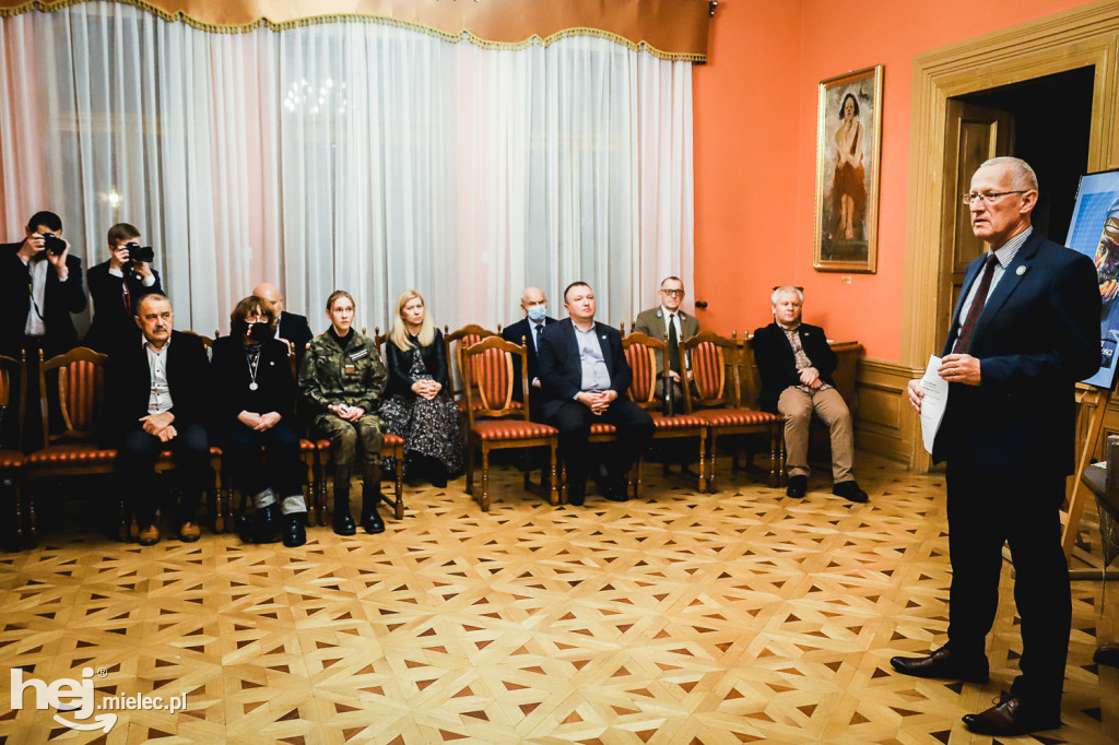 Komitet Stulecia z podsumowaniami i podziękowaniami