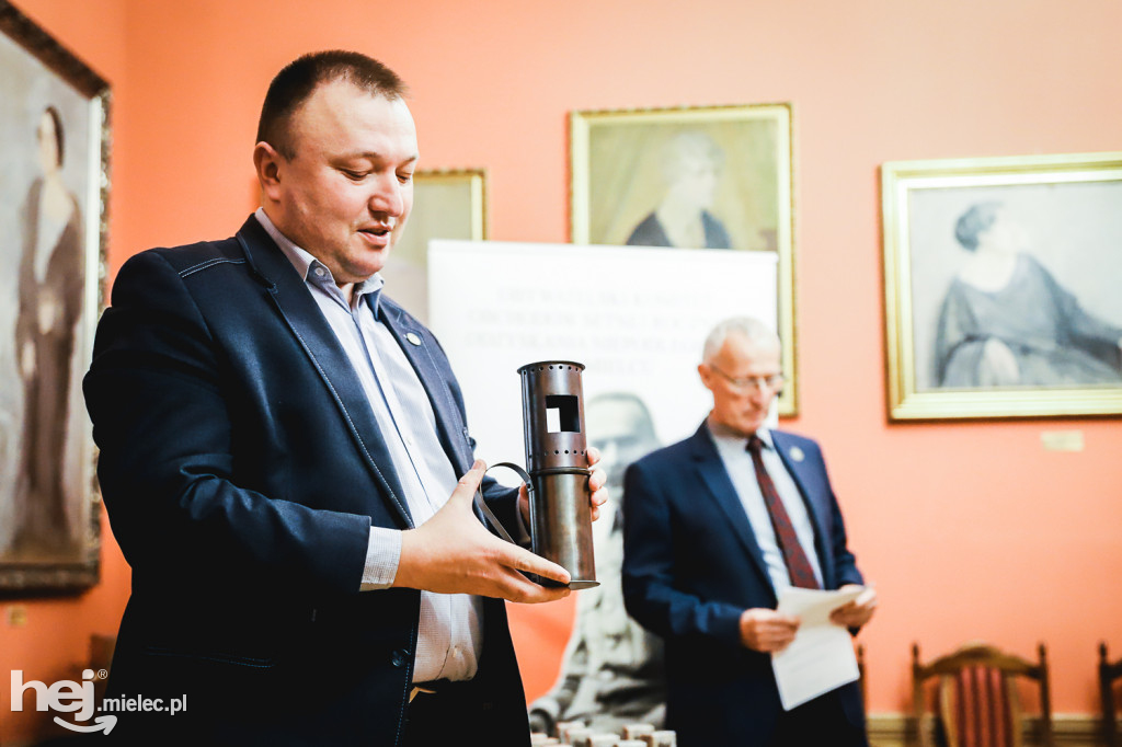 Komitet Stulecia z podsumowaniami i podziękowaniami