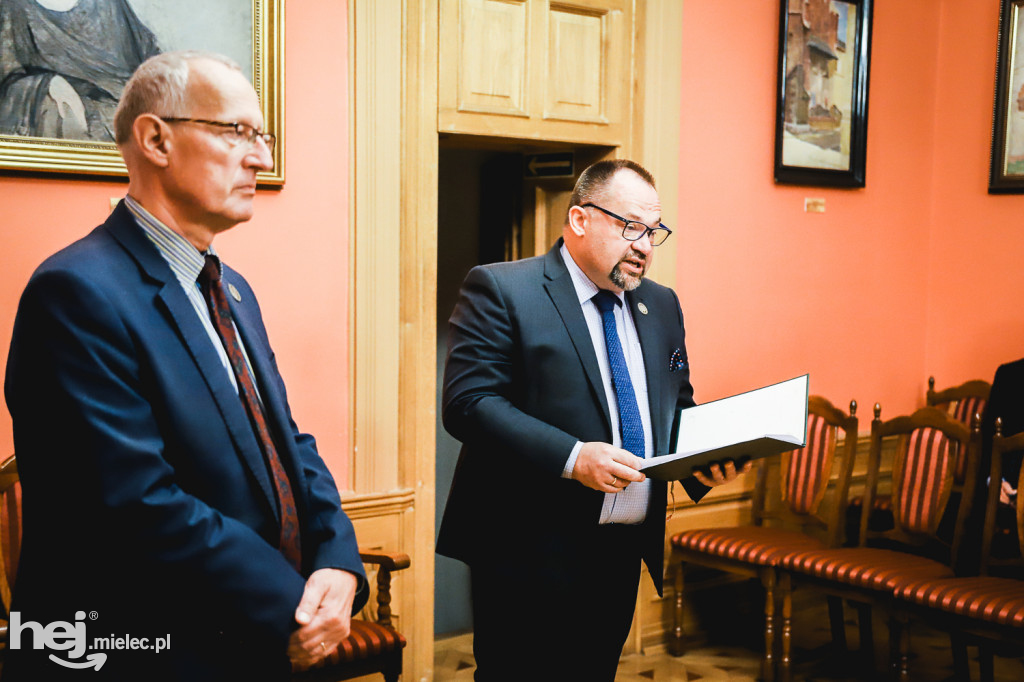 Komitet Stulecia z podsumowaniami i podziękowaniami
