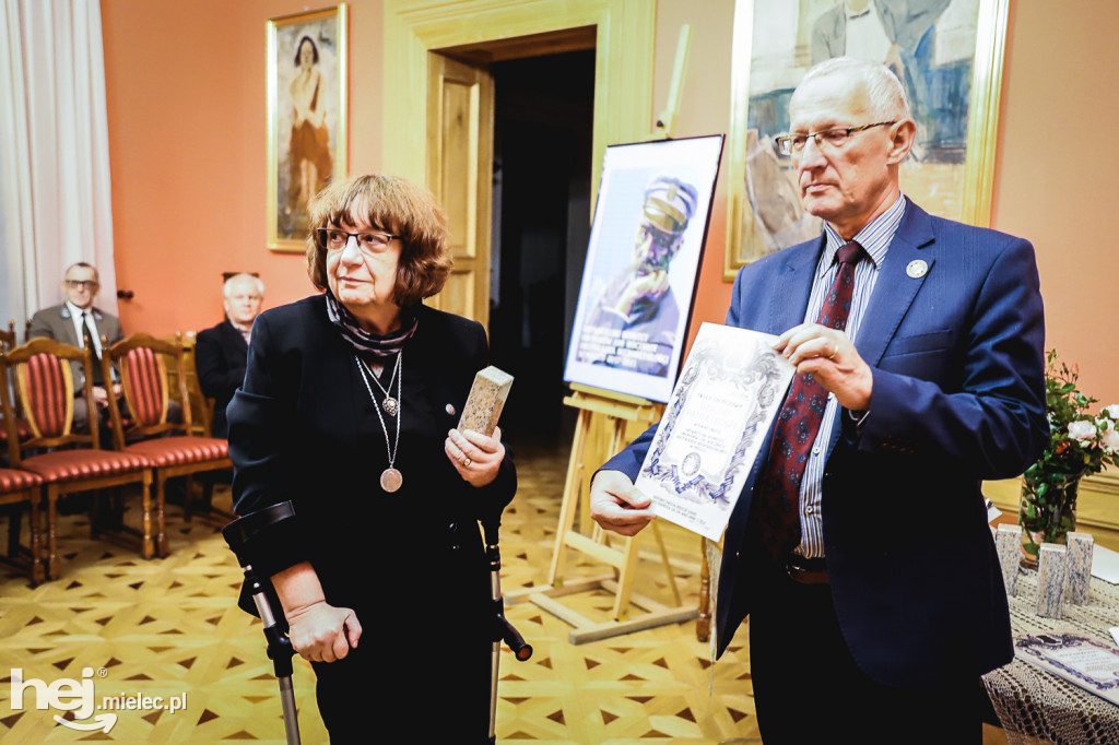 Komitet Stulecia z podsumowaniami i podziękowaniami
