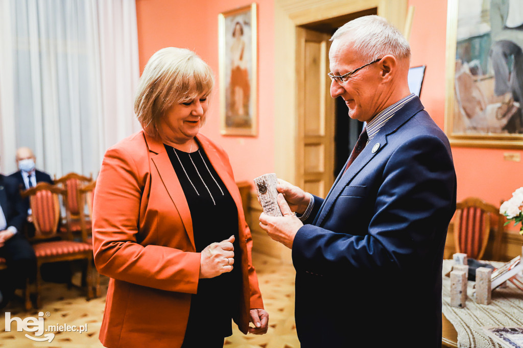 Komitet Stulecia z podsumowaniami i podziękowaniami