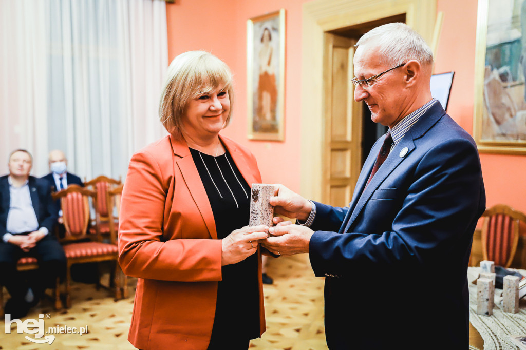 Komitet Stulecia z podsumowaniami i podziękowaniami