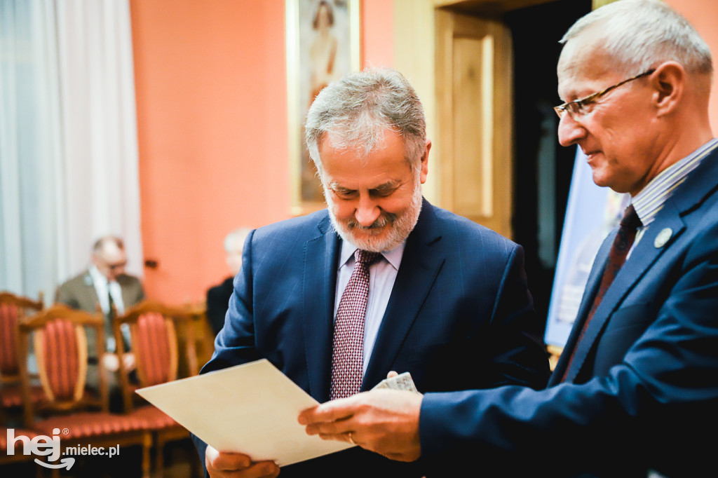 Komitet Stulecia z podsumowaniami i podziękowaniami