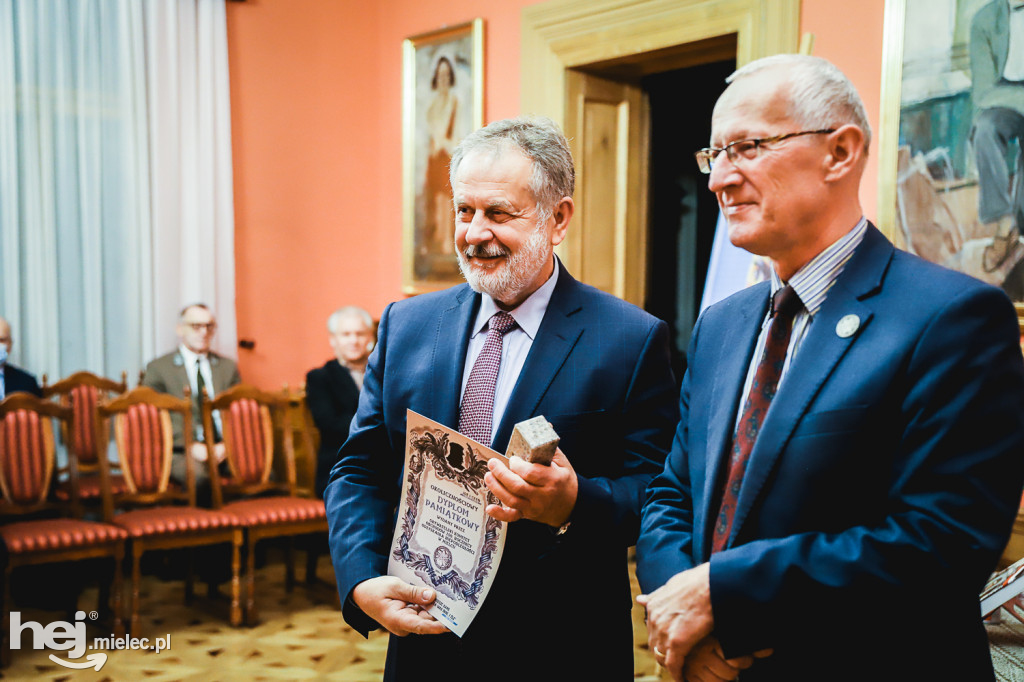 Komitet Stulecia z podsumowaniami i podziękowaniami