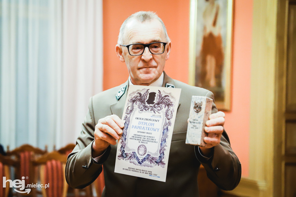 Komitet Stulecia z podsumowaniami i podziękowaniami