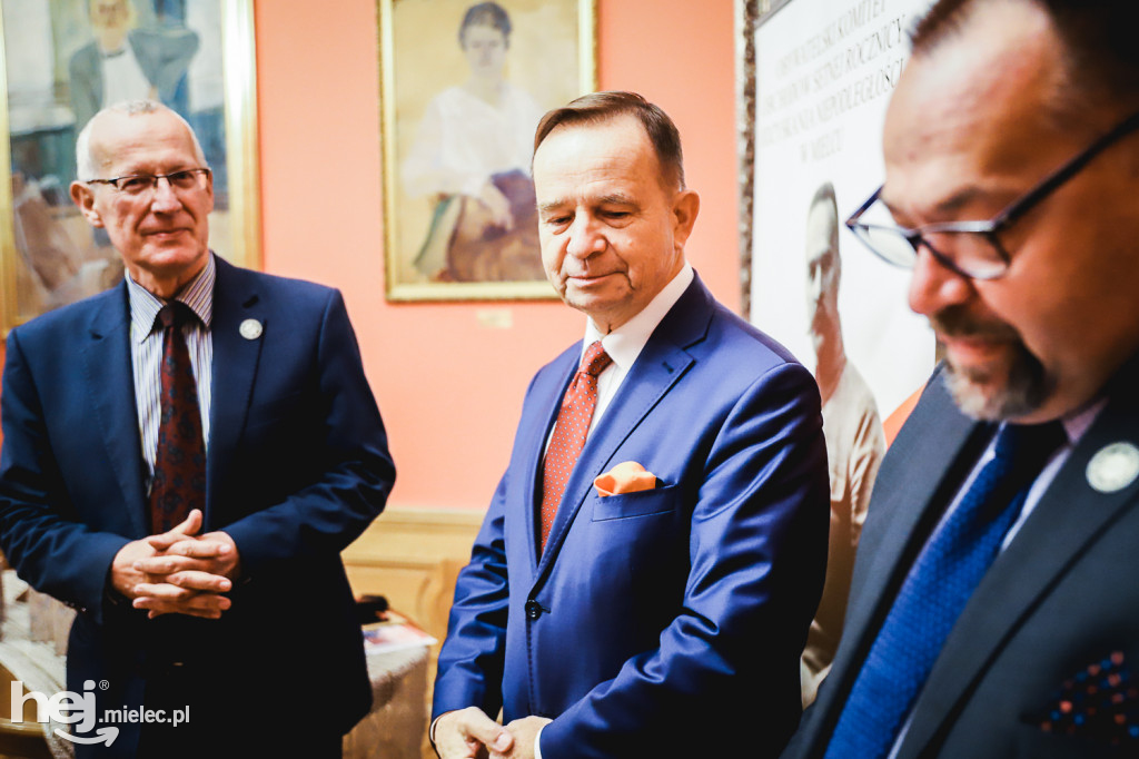 Komitet Stulecia z podsumowaniami i podziękowaniami