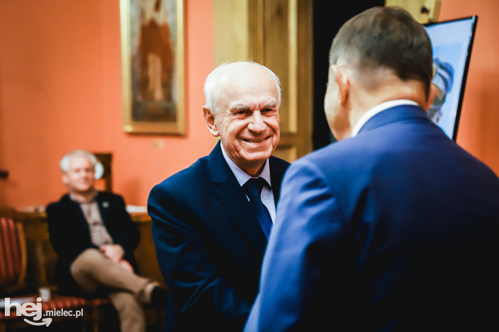 Komitet Stulecia z podsumowaniami i podziękowaniami