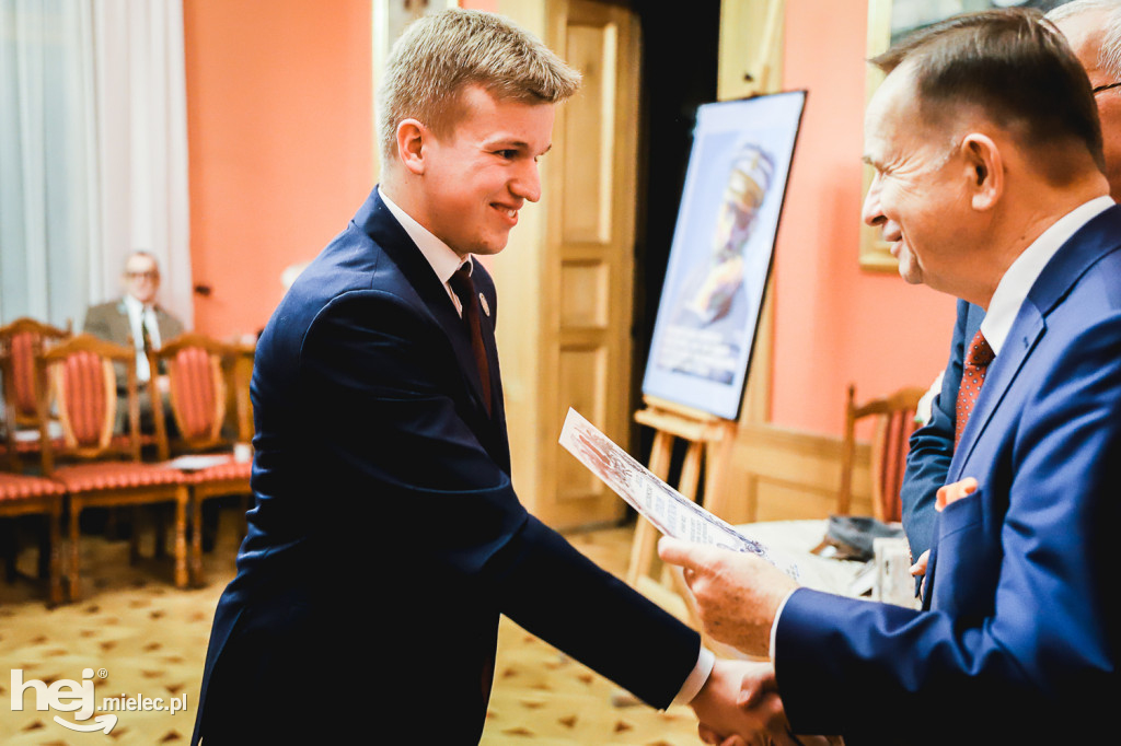 Komitet Stulecia z podsumowaniami i podziękowaniami