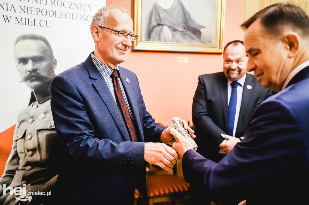 Komitet Stulecia z podsumowaniami i podziękowaniami