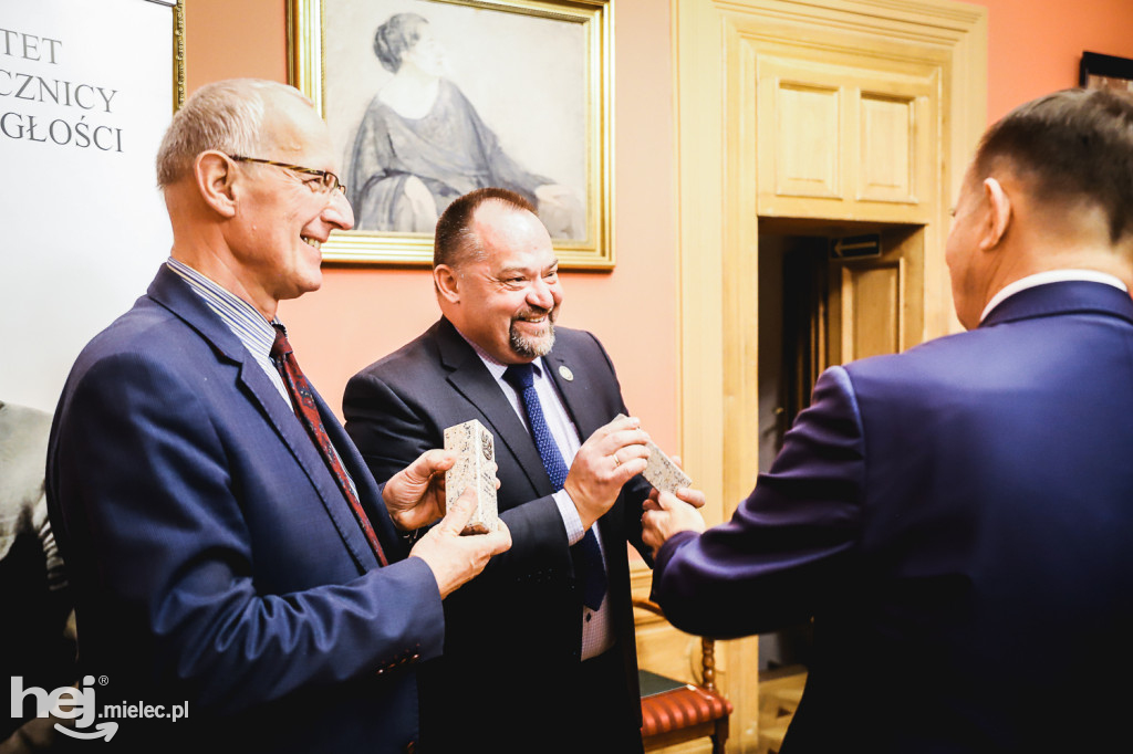 Komitet Stulecia z podsumowaniami i podziękowaniami