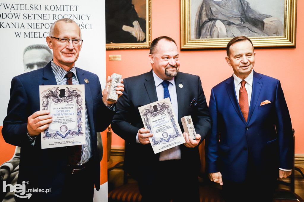 Komitet Stulecia z podsumowaniami i podziękowaniami