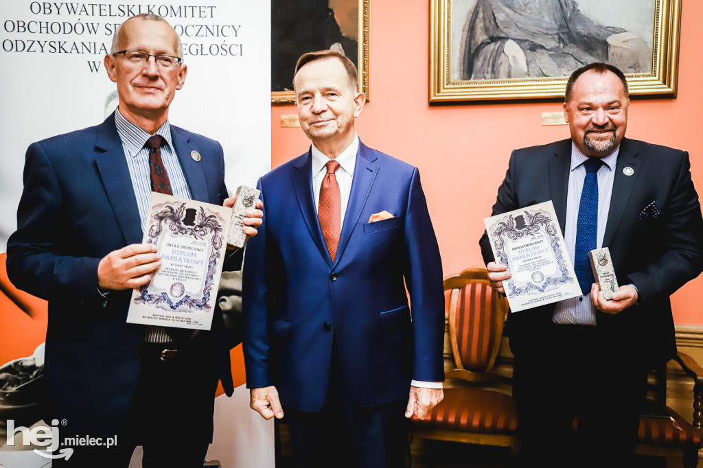 Komitet Stulecia z podsumowaniami i podziękowaniami