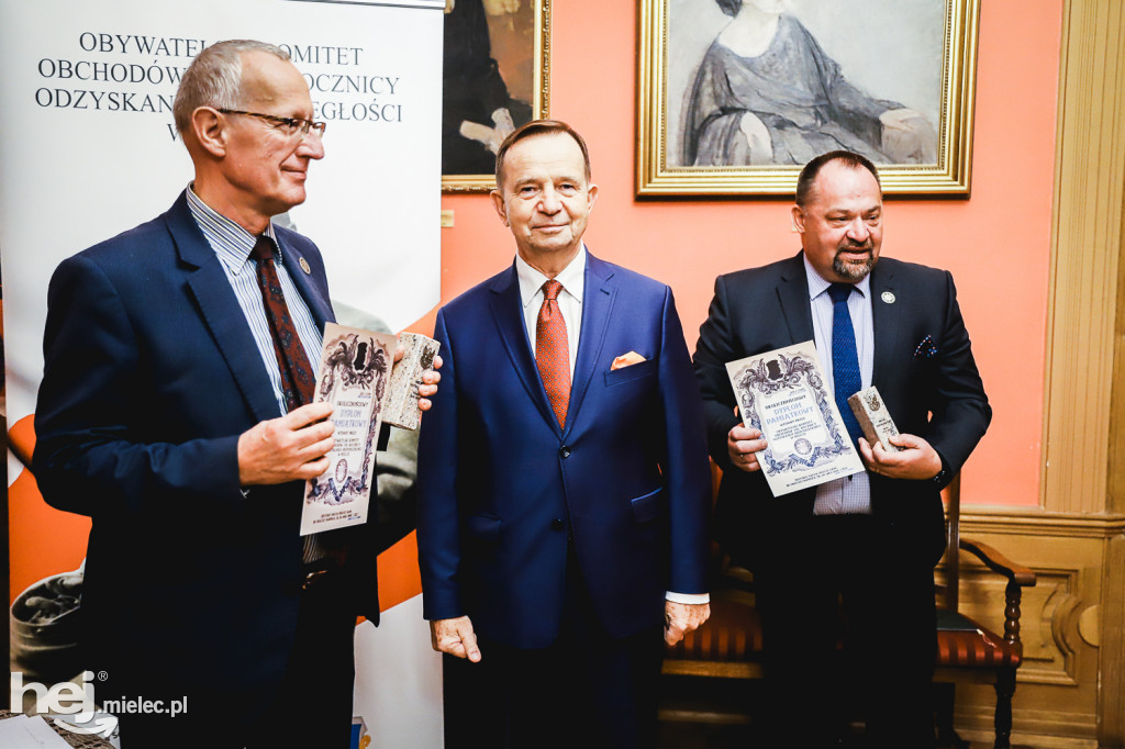 Komitet Stulecia z podsumowaniami i podziękowaniami