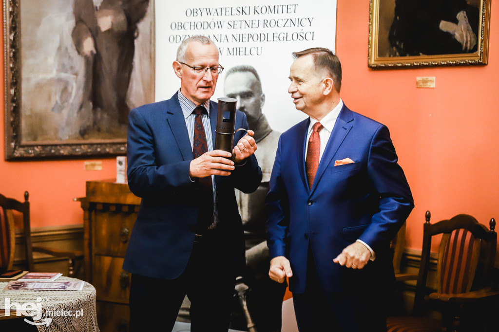 Komitet Stulecia z podsumowaniami i podziękowaniami