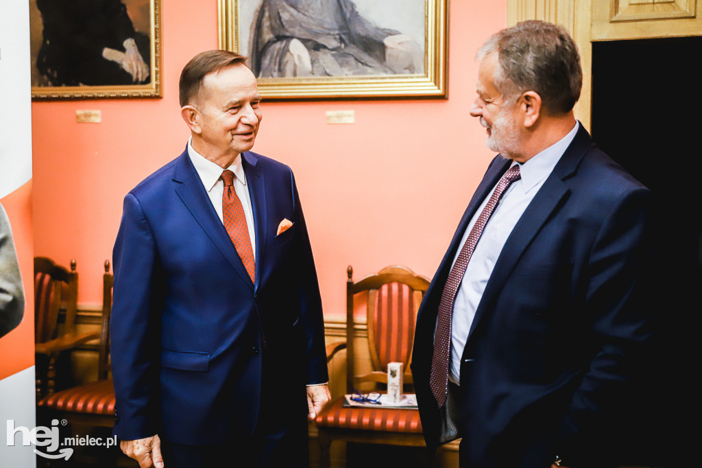 Komitet Stulecia z podsumowaniami i podziękowaniami