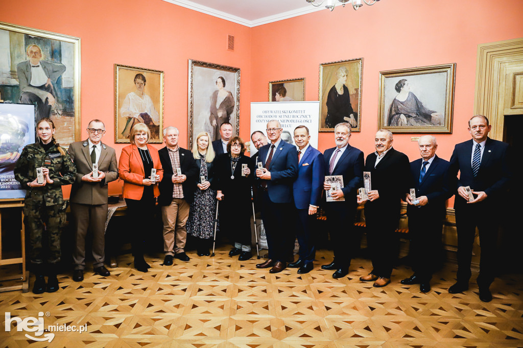 Komitet Stulecia z podsumowaniami i podziękowaniami